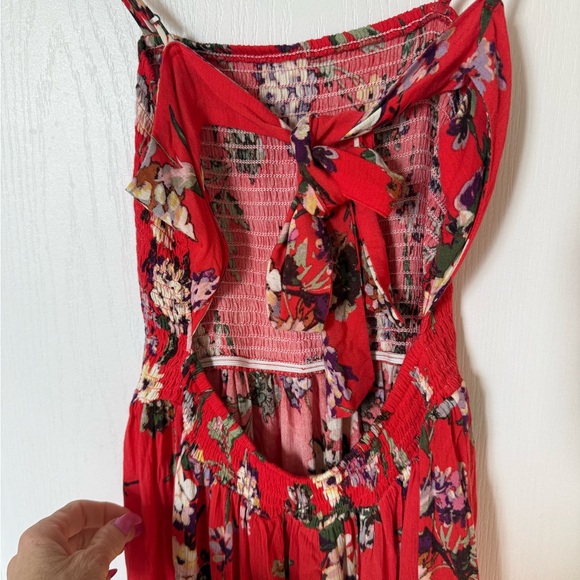 Super cute backless sundress - Picture 3 of 6